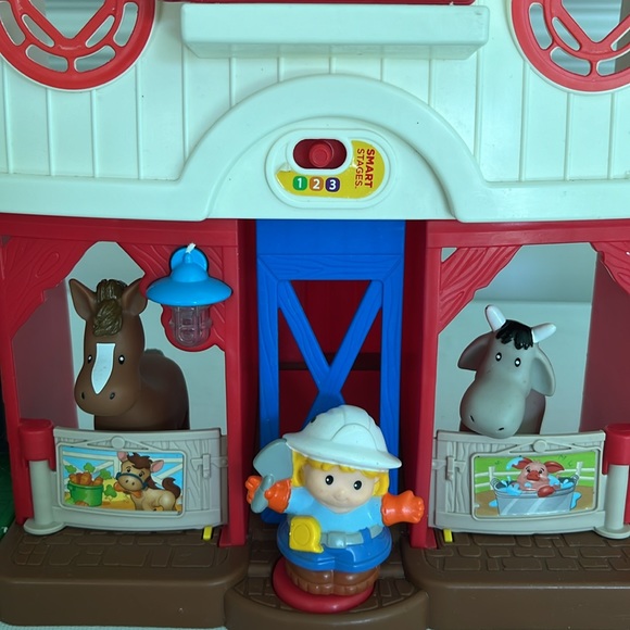 Fisher Price Little People Farm/Barn with Farm Animals and Farmer/Sounds Music - Picture 4 of 17